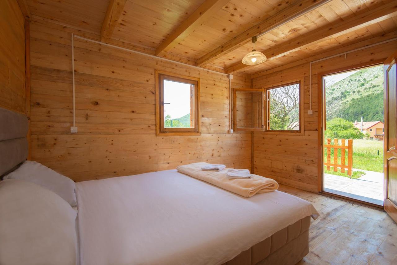 Lovcen Mountain Cottages Njegusi Bagian luar foto